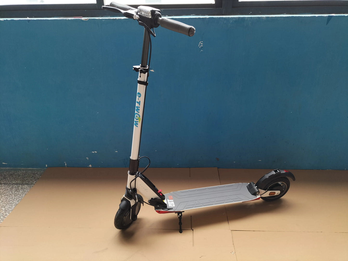 Newest  Original E-TWOW GT sport version 700W motor 48V 9.6 Ah E TWOW Li-ion Battery electric scooter